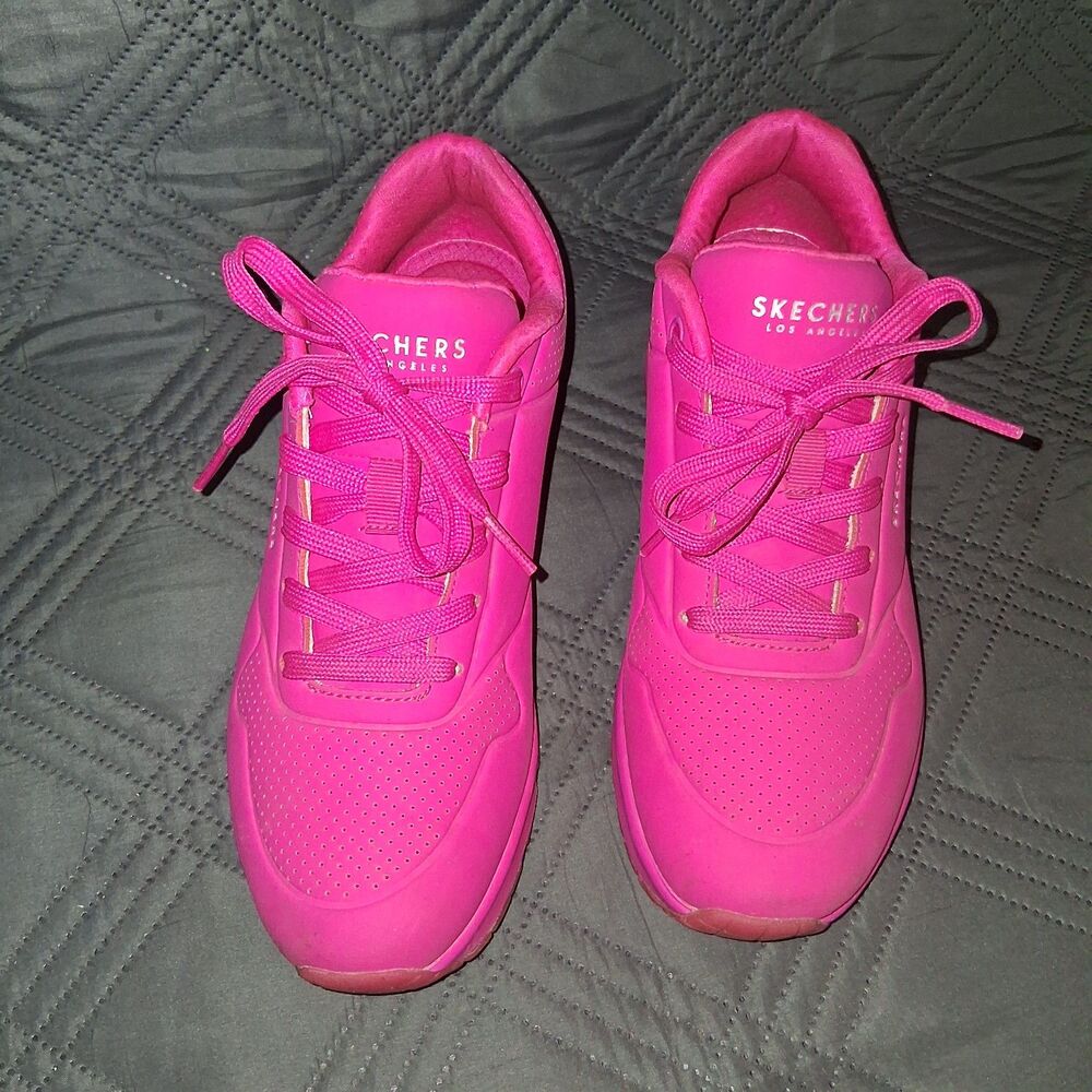 Women's Size US 8 Skechers Pink excellent gently used condition